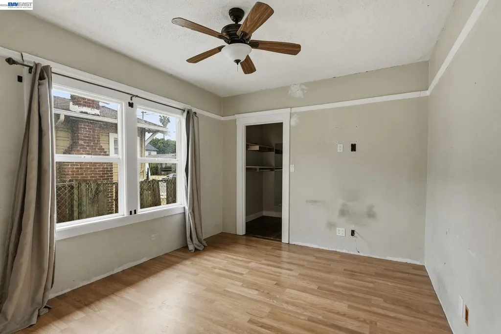 1735 Auseon Avenue Oakland CA 94621