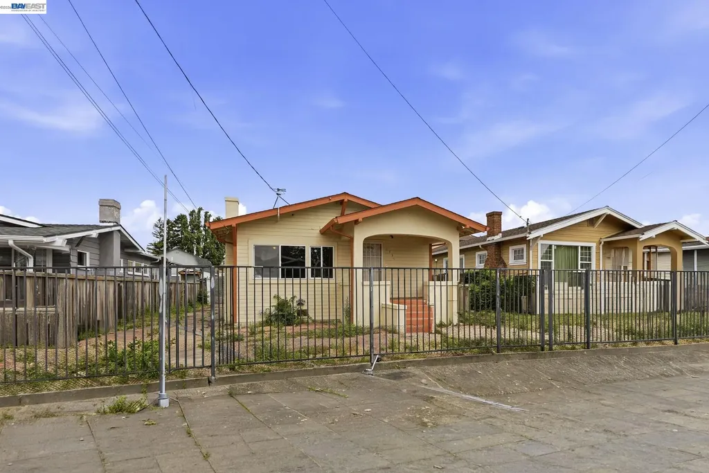 1735 Auseon Avenue Oakland CA 94621