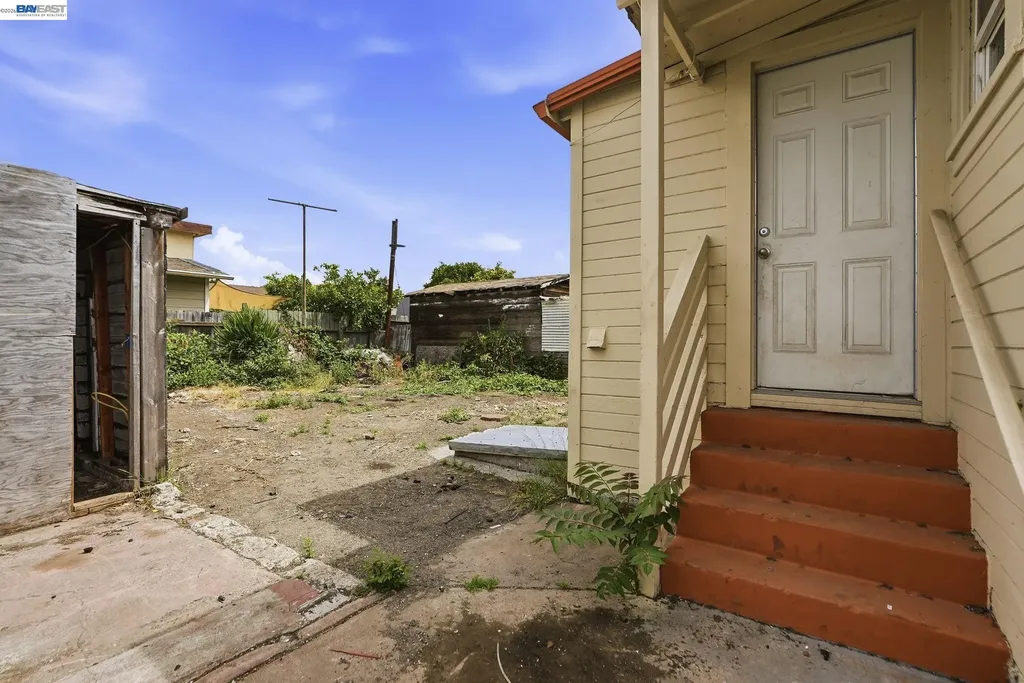 1735 Auseon Avenue Oakland CA 94621