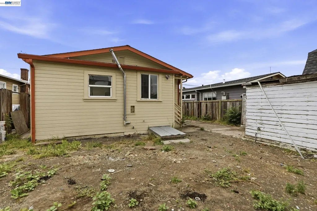 1735 Auseon Avenue Oakland CA 94621