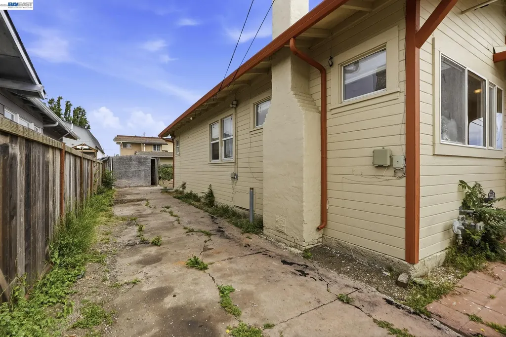 1735 Auseon Avenue Oakland CA 94621