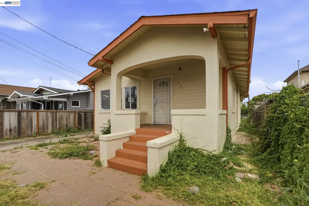 1735 Auseon Avenue Oakland CA 94621