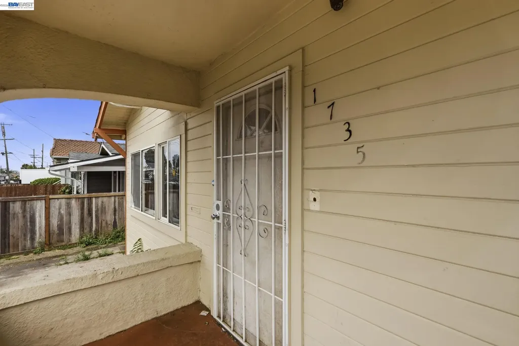 1735 Auseon Avenue Oakland CA 94621