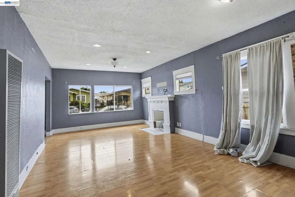 1735 Auseon Avenue Oakland CA 94621
