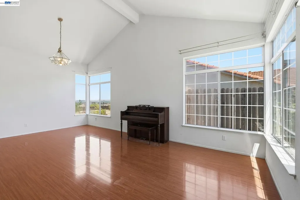9 Beechwood Court Pittsburg CA 94565