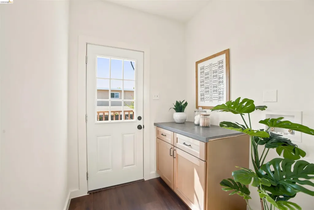 4205 West Street Oakland CA 94608