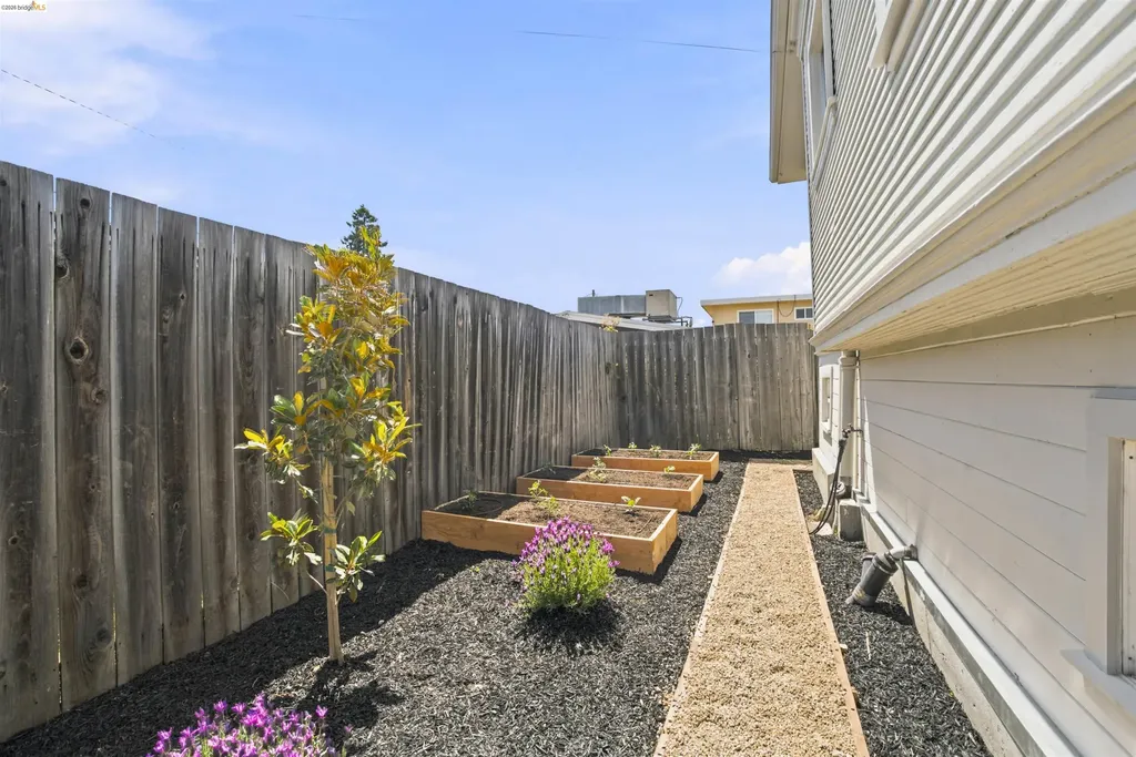 4205 West Street Oakland CA 94608