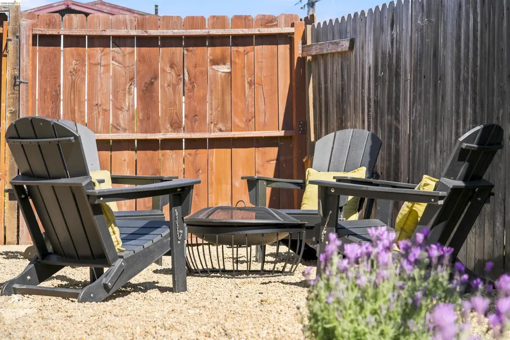 4205 West Street Oakland CA 94608
