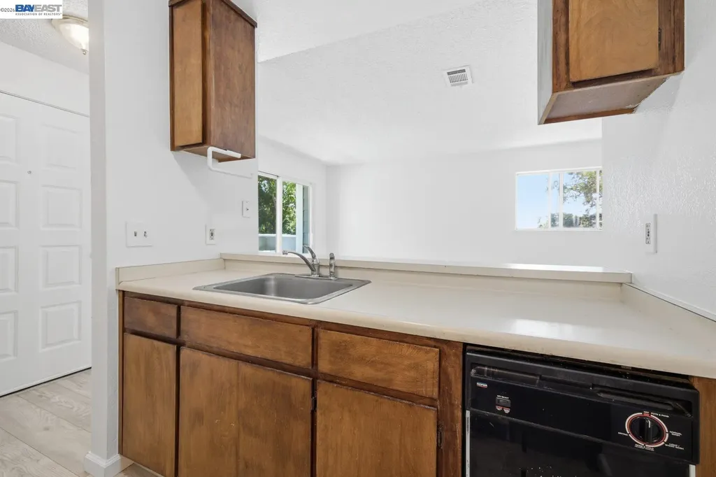 620 River Oak Way Hayward CA 94544