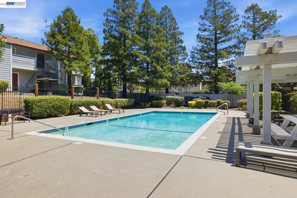 620 River Oak Way Hayward CA 94544