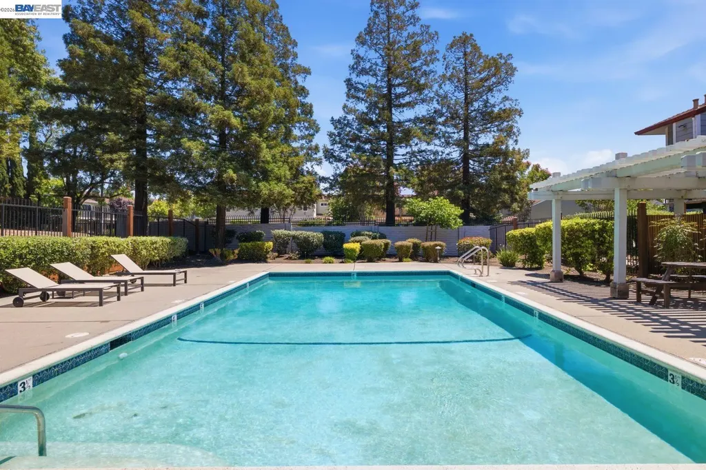 620 River Oak Way Hayward CA 94544