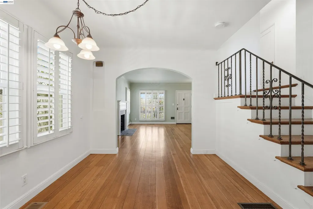 1095 Peach Street Alameda CA 94501