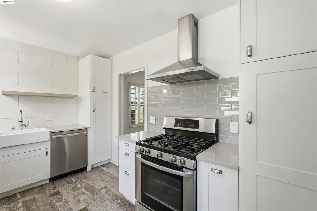 1095 Peach Street Alameda CA 94501