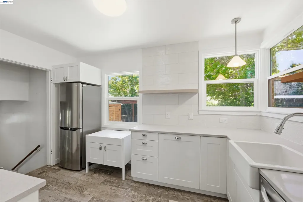 1095 Peach Street Alameda CA 94501