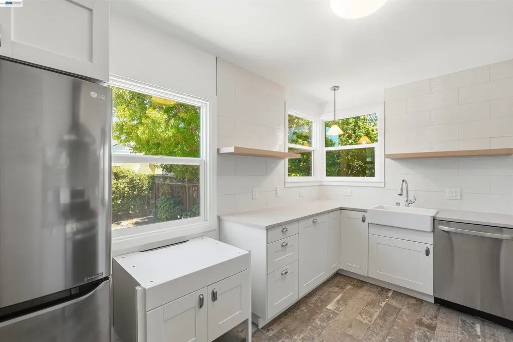 1095 Peach Street Alameda CA 94501