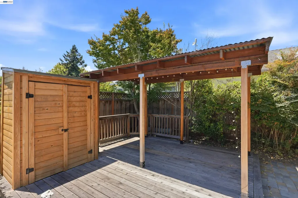 1095 Peach Street Alameda CA 94501