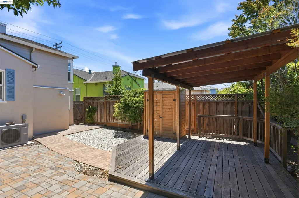 1095 Peach Street Alameda CA 94501