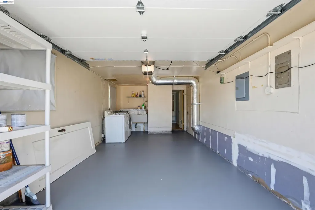 1095 Peach Street Alameda CA 94501