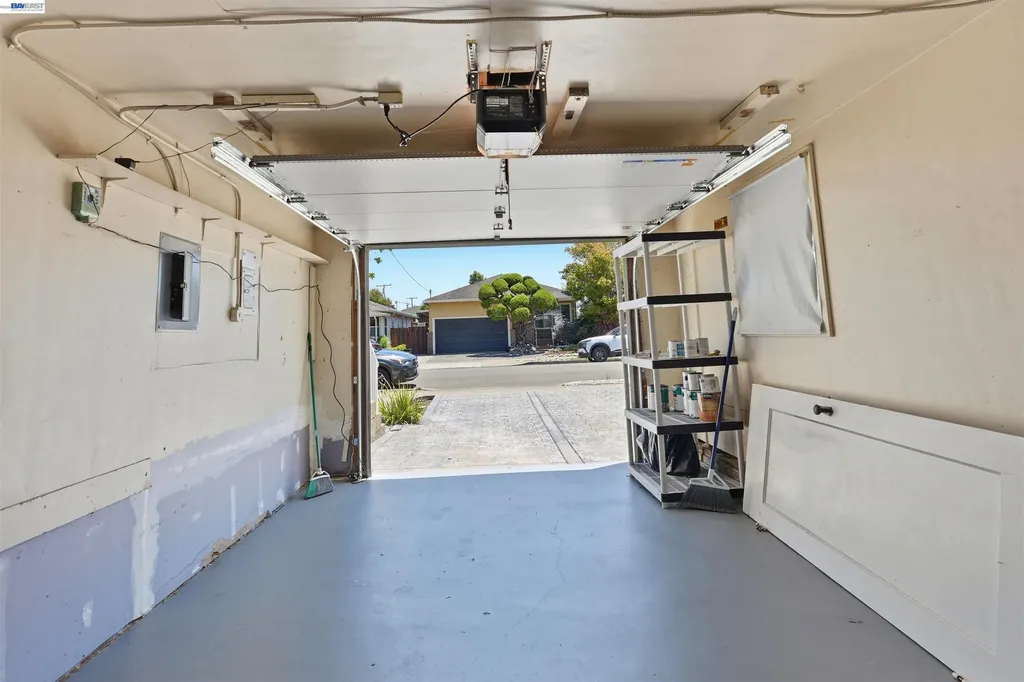 1095 Peach Street Alameda CA 94501