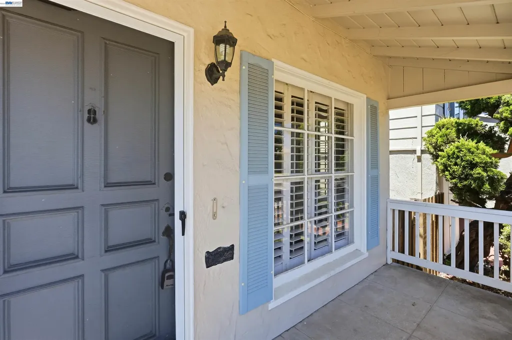 1095 Peach Street Alameda CA 94501