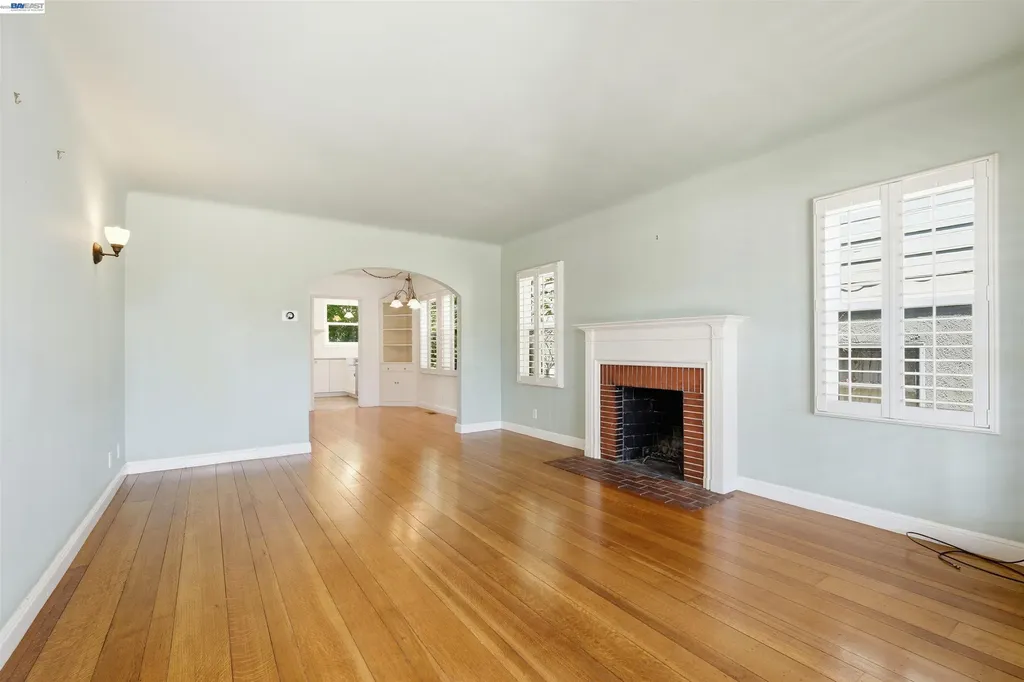 1095 Peach Street Alameda CA 94501