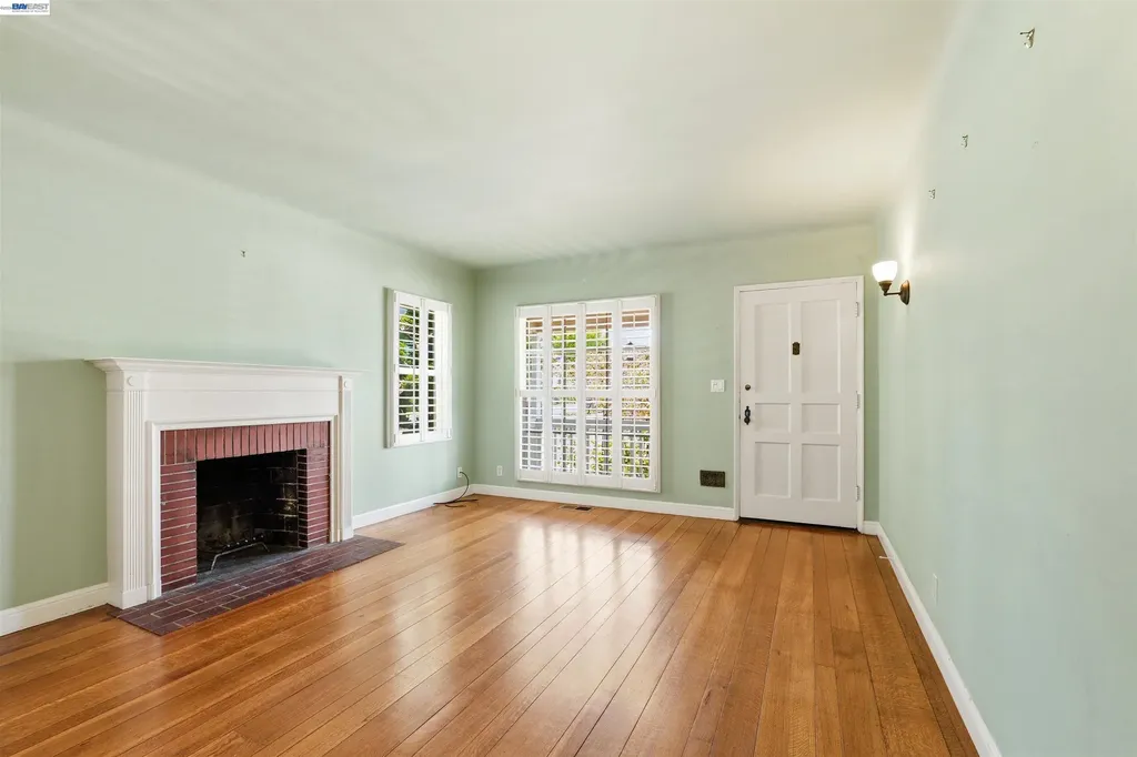 1095 Peach Street Alameda CA 94501