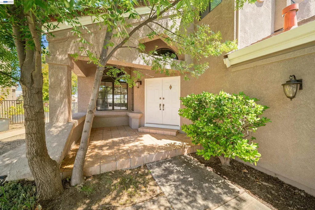 1915 Edgeview Way Discovery Bay CA 94505
