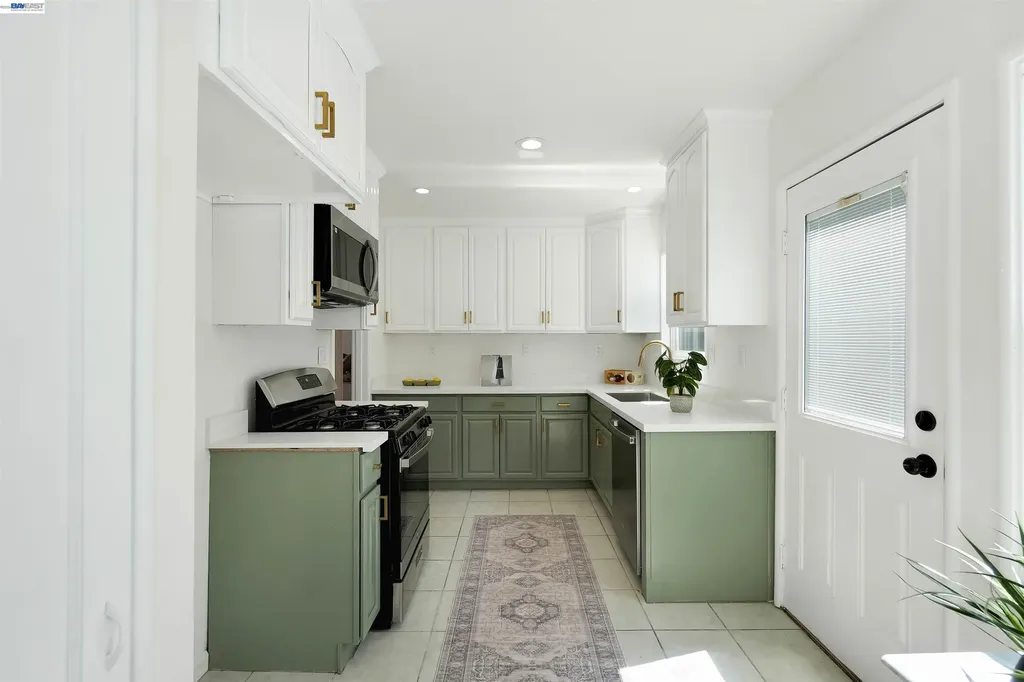 945 62nd Street Oakland CA 94608