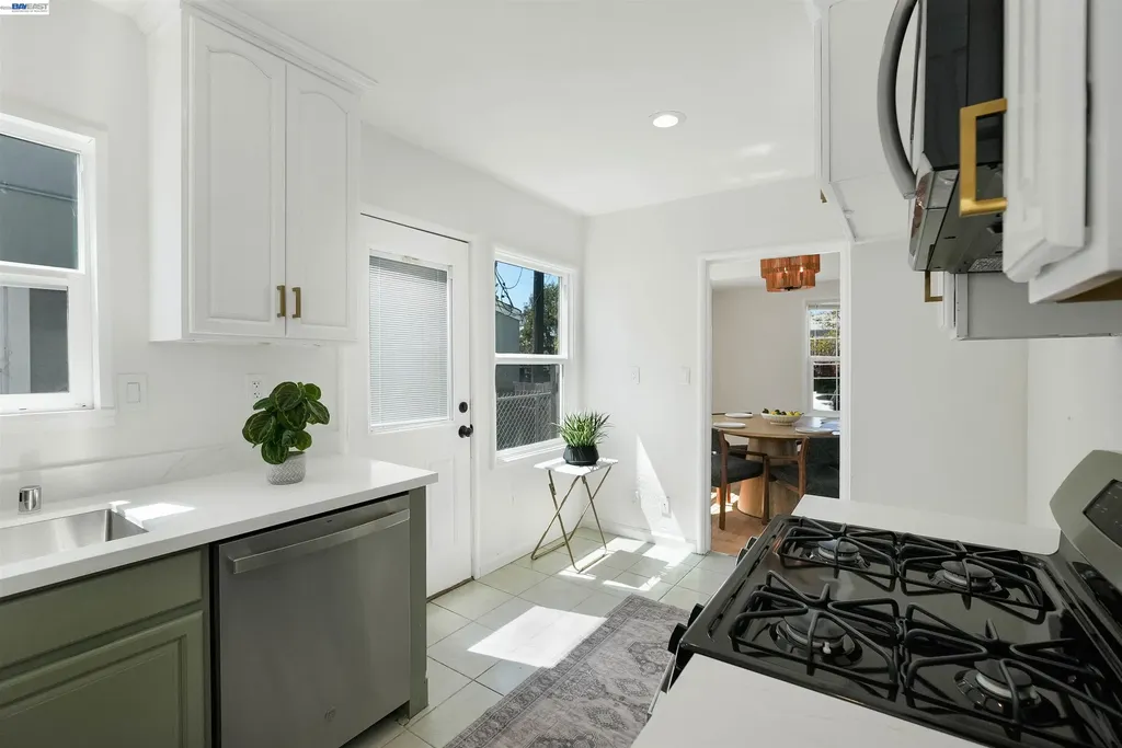 945 62nd Street Oakland CA 94608