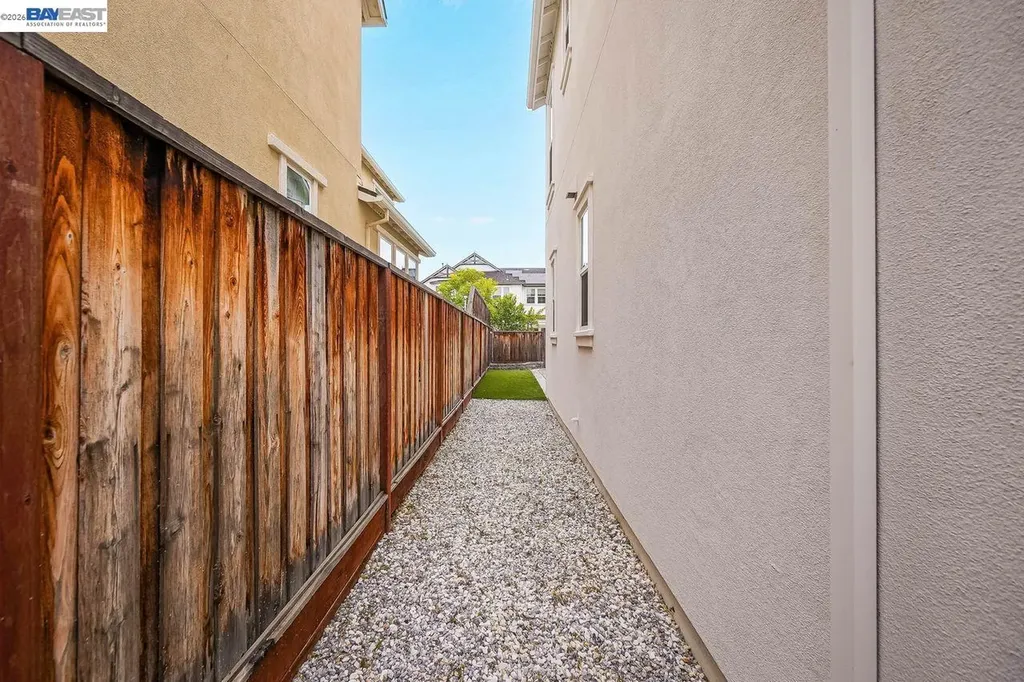 8315 Bluff Way Newark CA 94560
