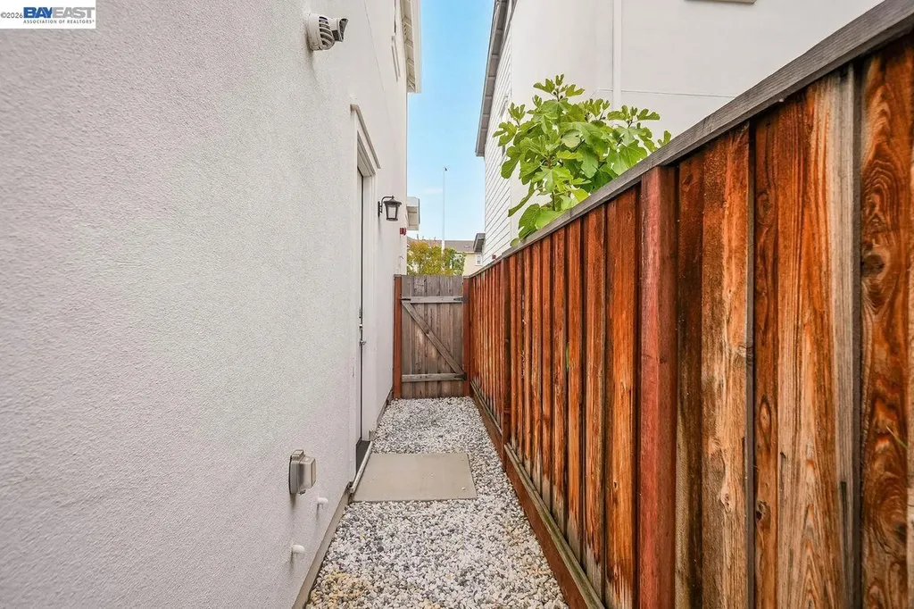 8315 Bluff Way Newark CA 94560