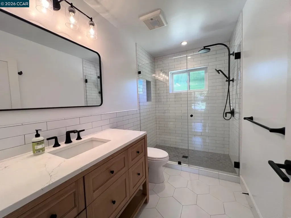 2 Estabueno Drive Orinda CA 94563