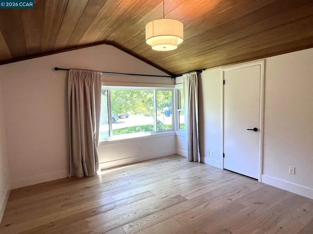 2 Estabueno Drive Orinda CA 94563