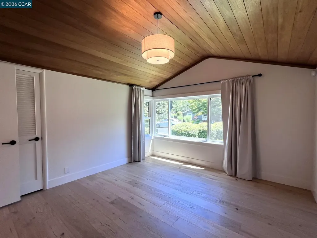 2 Estabueno Drive Orinda CA 94563