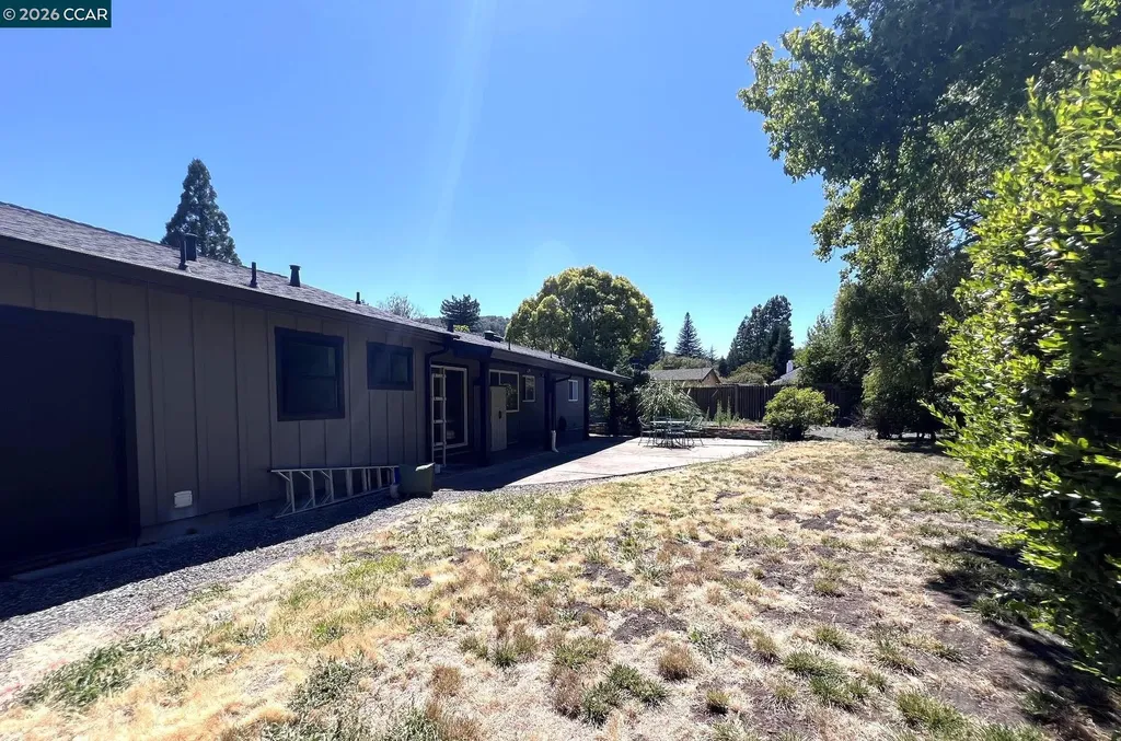 2 Estabueno Drive Orinda CA 94563