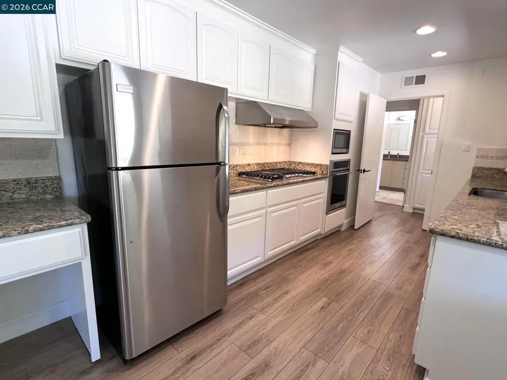 2 Estabueno Drive Orinda CA 94563