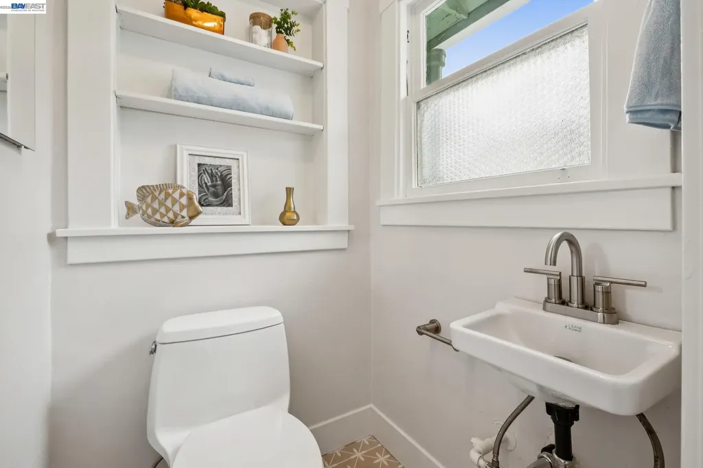 1827 Santa Clara Avenue Alameda CA 94501