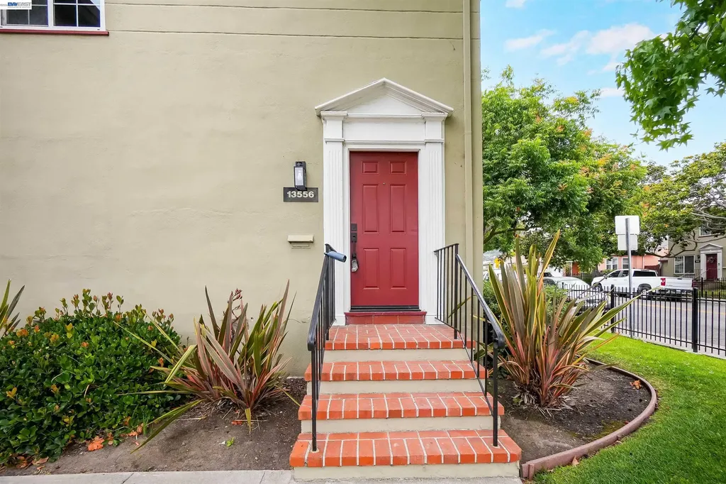 13556 Bancroft Avenue San Leandro CA 94578