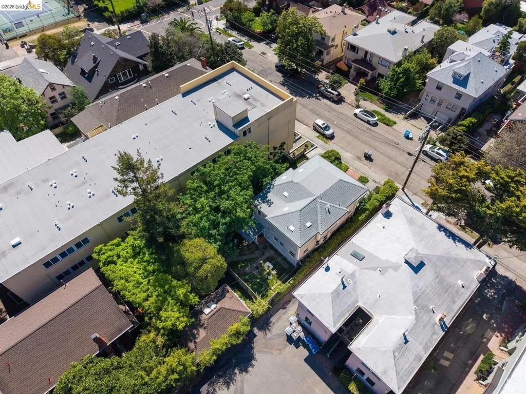 2633 Regent Street Berkeley CA 94704