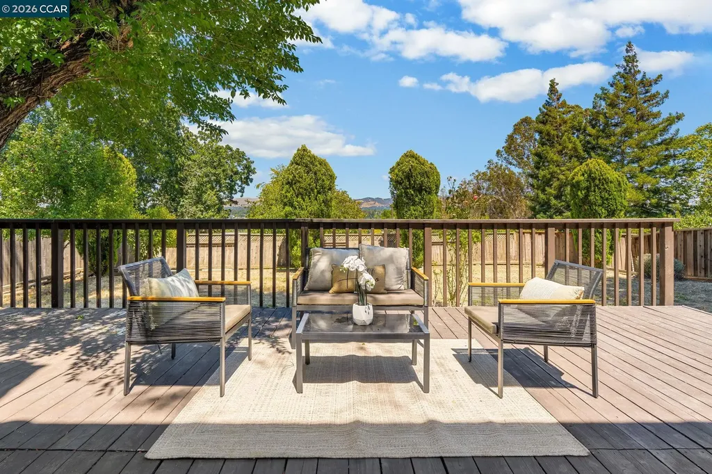 2542 Mockingbird Hill Road Walnut Creek CA 94597