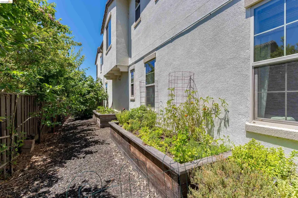 1461 Montclair Street Vallejo CA 94592