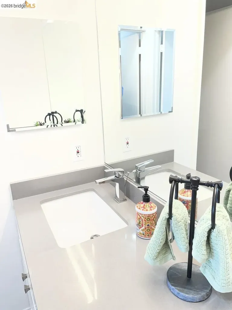 4 Commodore Drive Emeryville CA 94608