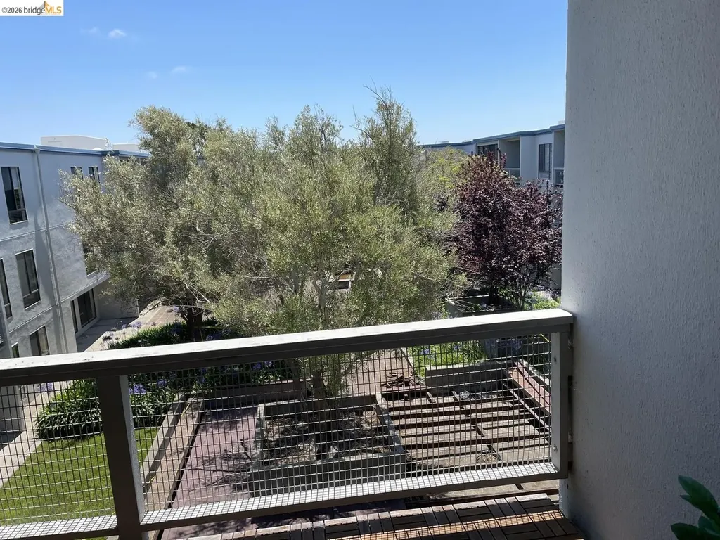 4 Commodore Drive Emeryville CA 94608