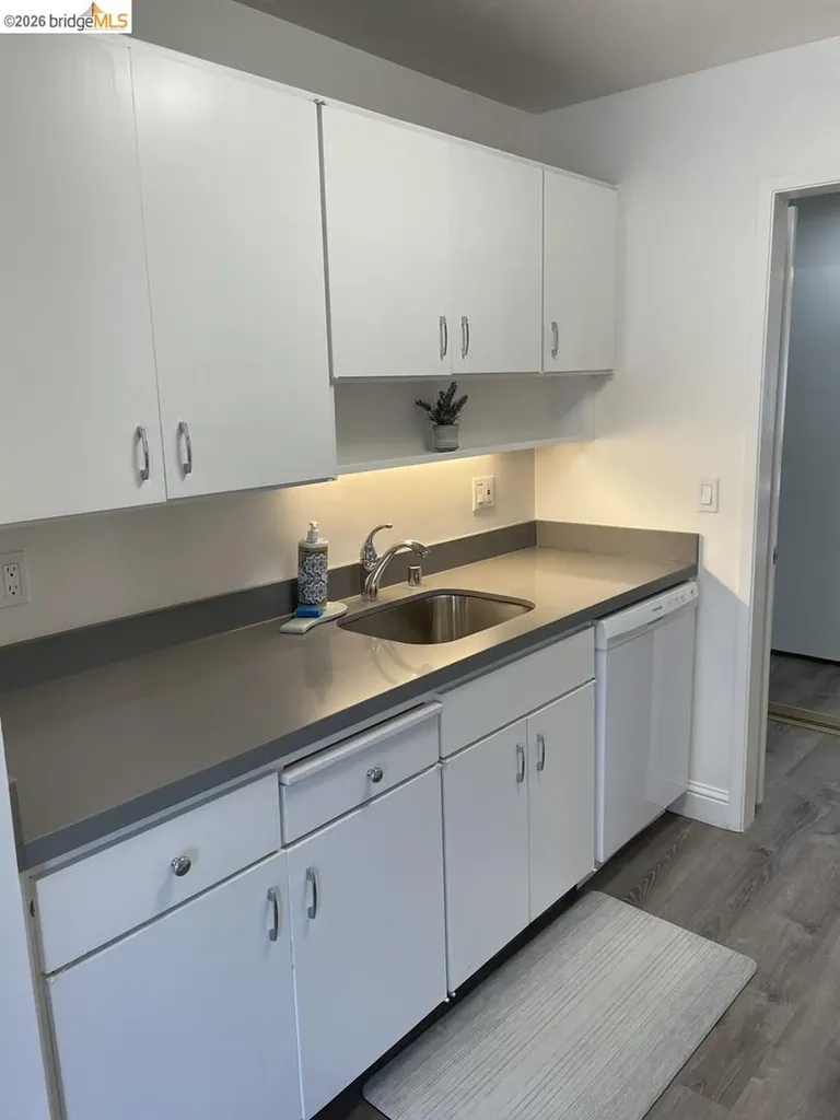 4 Commodore Drive Emeryville CA 94608