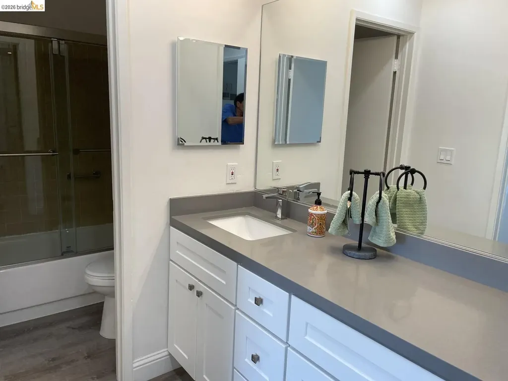 4 Commodore Drive Emeryville CA 94608