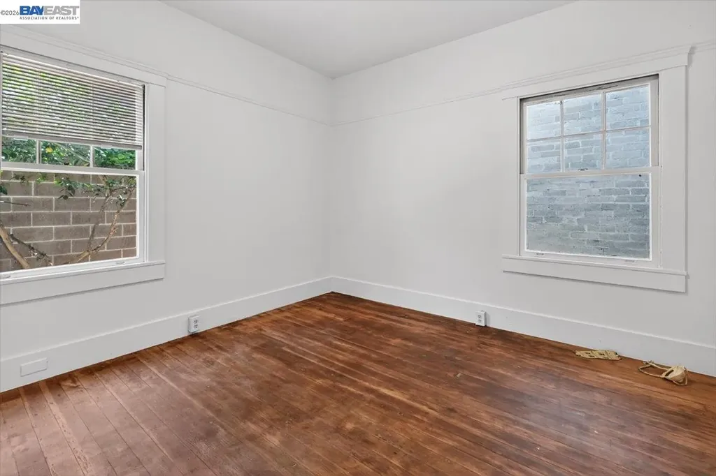 950 Loomis Court Oakland CA 94606