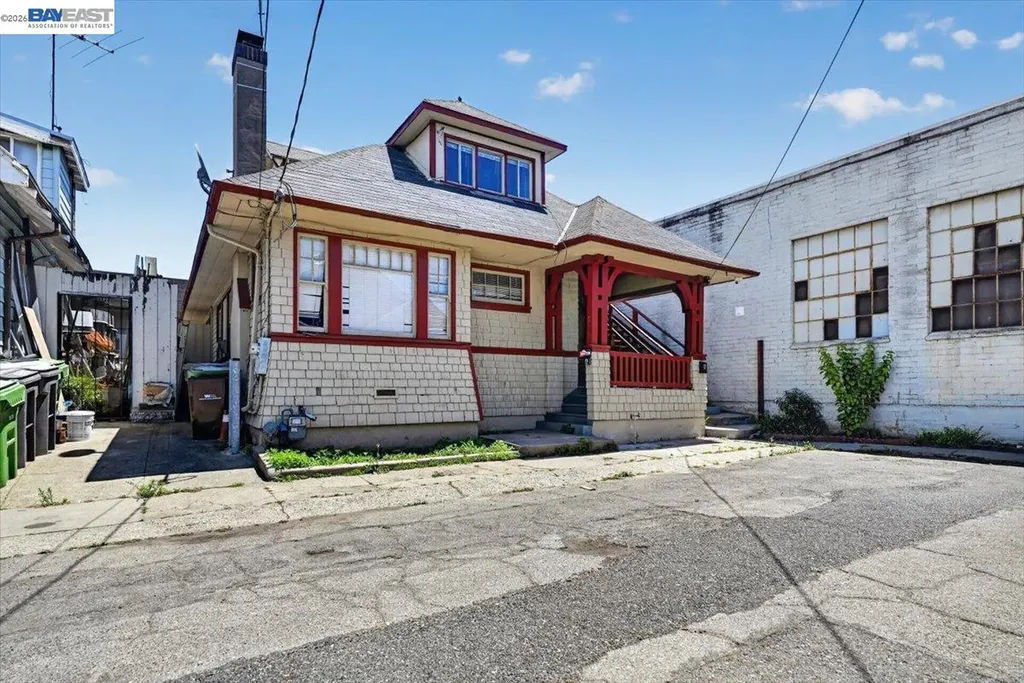 950 Loomis Court Oakland CA 94606