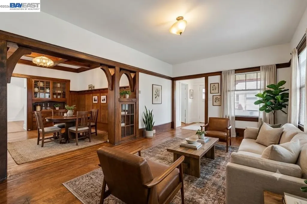 950 Loomis Court Oakland CA 94606