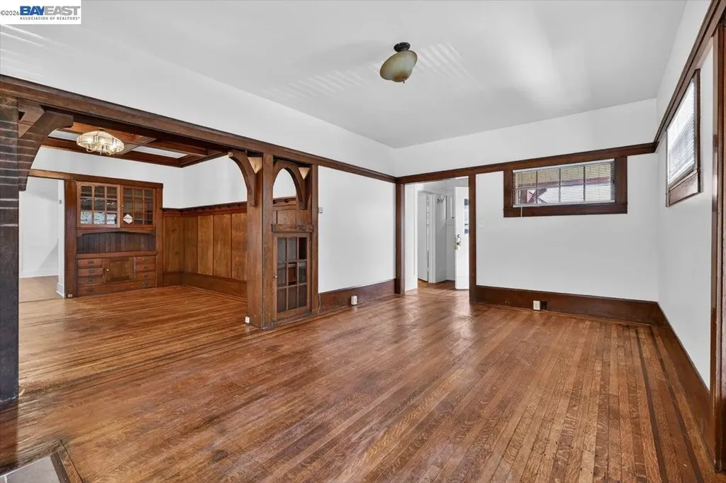 950 Loomis Court Oakland CA 94606