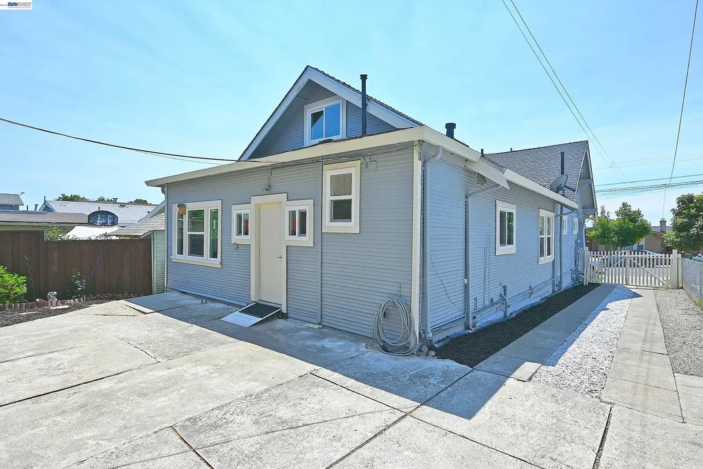 3914 Agua Vista Street Oakland CA 94601